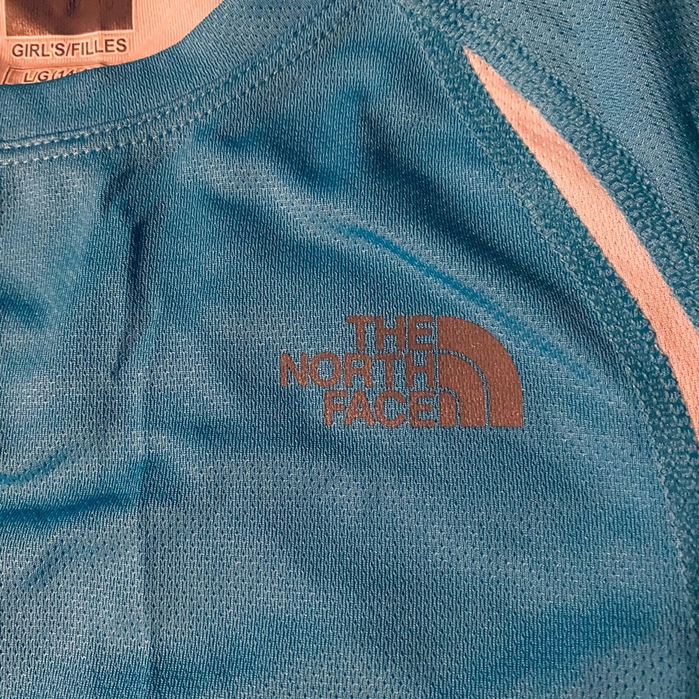The North Face girl’s wicking shirt - Picture 3 of 6